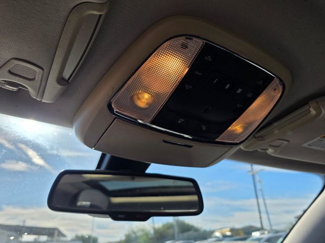 2015 Chrysler 300 4dr Sedan 300C RWD - 22999848 - 37