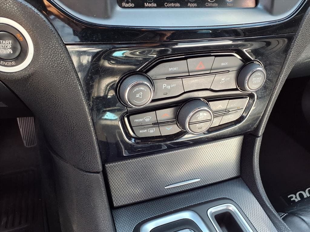 2015 Chrysler 300 4dr Sedan 300S AWD - 22937640 - 12