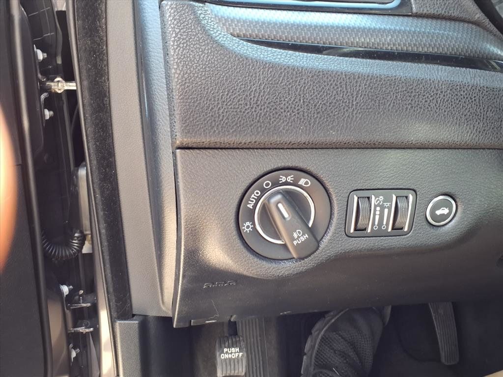 2015 Chrysler 300 4dr Sedan 300S AWD - 22937640 - 14