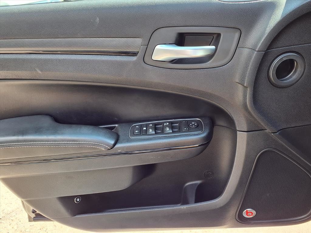 2015 Chrysler 300 4dr Sedan 300S AWD - 22937640 - 15