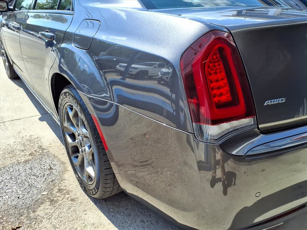 2015 Chrysler 300 4dr Sedan 300S AWD - 22937640 - 18