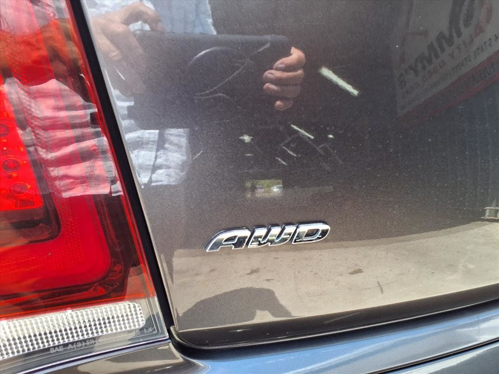 2015 Chrysler 300 4dr Sedan 300S AWD - 22937640 - 19