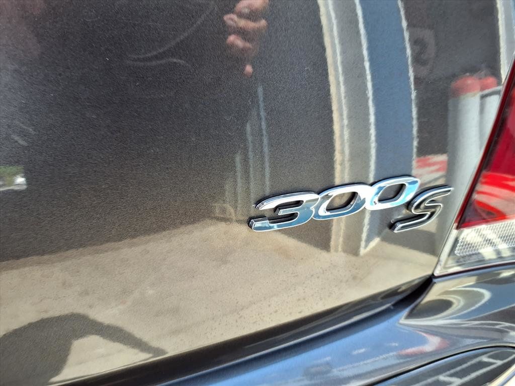 2015 Chrysler 300 4dr Sedan 300S AWD - 22937640 - 20
