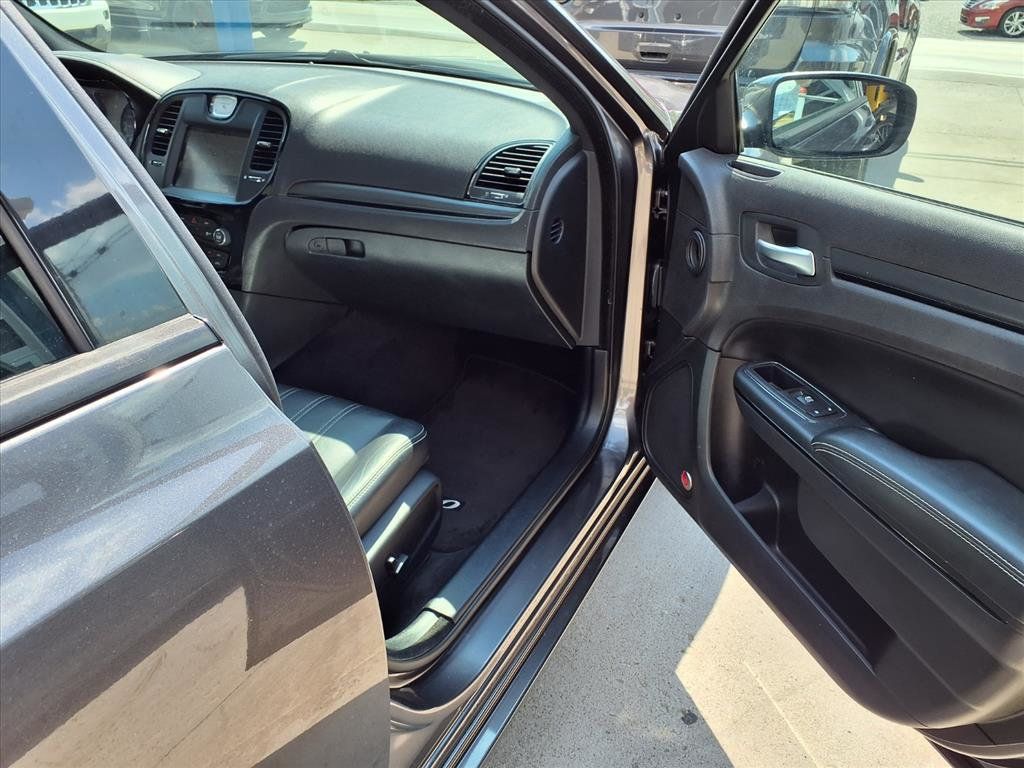 2015 Chrysler 300 4dr Sedan 300S AWD - 22937640 - 22