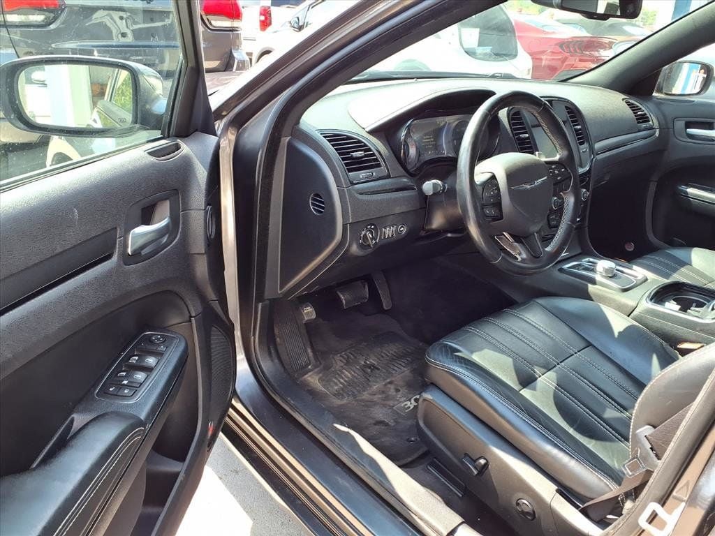 2015 Chrysler 300 4dr Sedan 300S AWD - 22937640 - 5