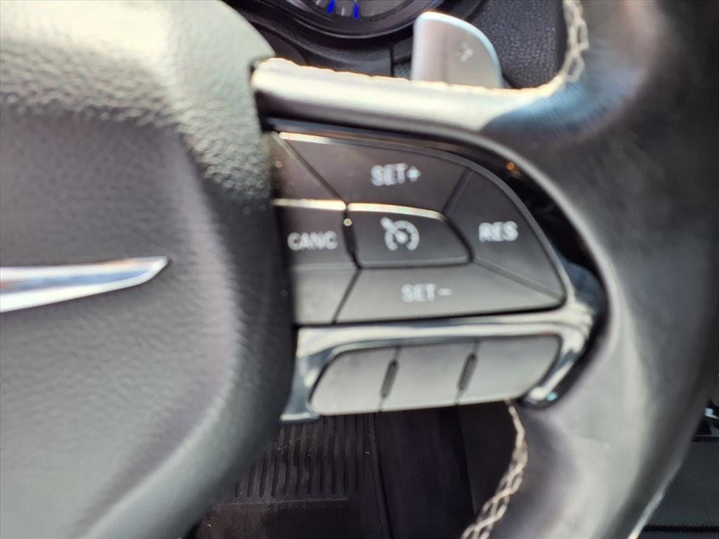 2015 Chrysler 300 4dr Sedan 300S AWD - 22937640 - 8