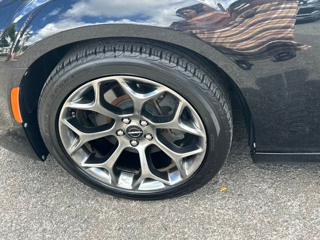 2015 Chrysler 300 4dr Sedan 300S RWD - 22940735 - 11