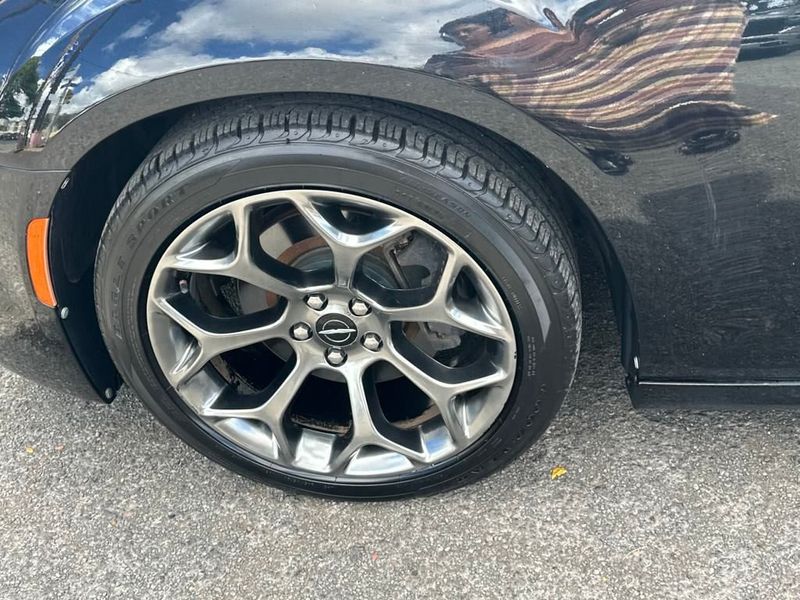 2015 Chrysler 300 4dr Sedan 300S RWD - 22940735 - 11