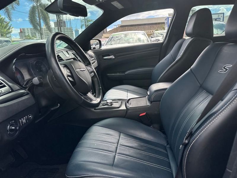 2015 Chrysler 300 4dr Sedan 300S RWD - 22940735 - 12