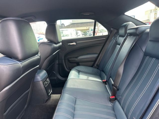 2015 Chrysler 300 4dr Sedan 300S RWD - 22940735 - 14