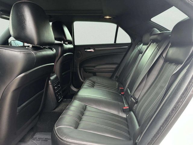 2015 Chrysler 300 4dr Sedan 300S RWD - 23040871 - 10