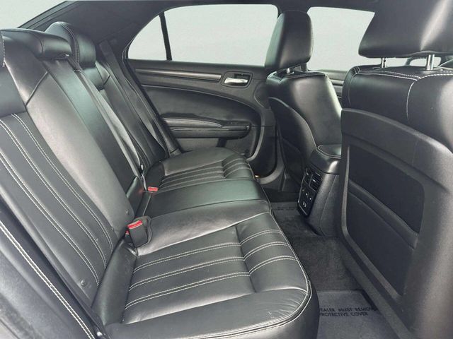 2015 Chrysler 300 4dr Sedan 300S RWD - 23040871 - 14