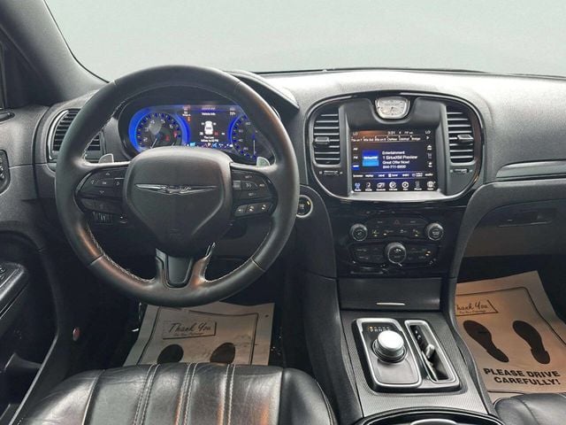 2015 Chrysler 300 4dr Sedan 300S RWD - 23040871 - 17