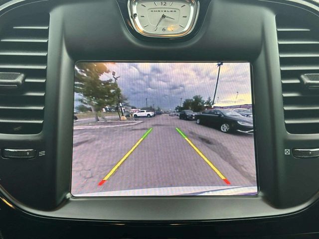 2015 Chrysler 300 4dr Sedan 300S RWD - 23040871 - 29