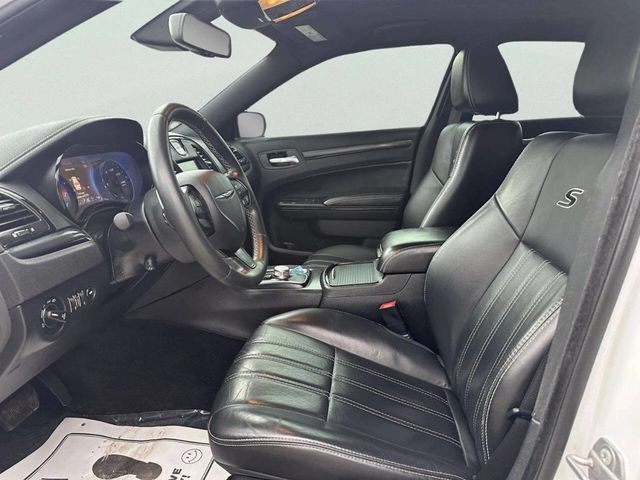 2015 Chrysler 300 4dr Sedan 300S RWD - 23040871 - 8