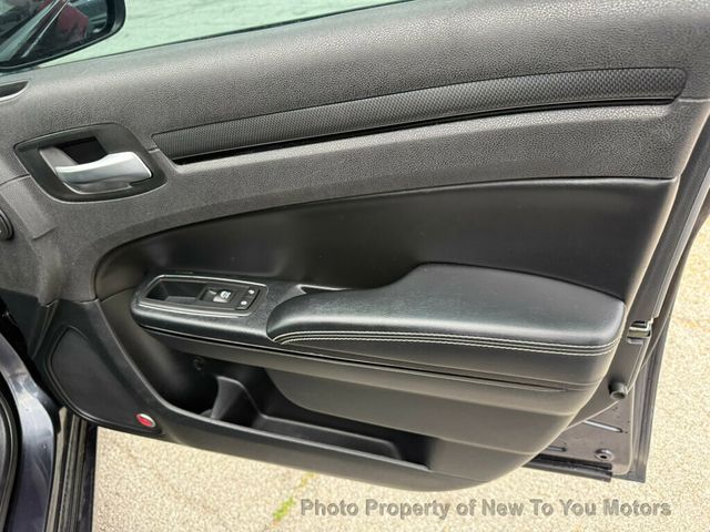 2015 Chrysler 300 4dr Sedan 300S RWD - 23004921 - 16