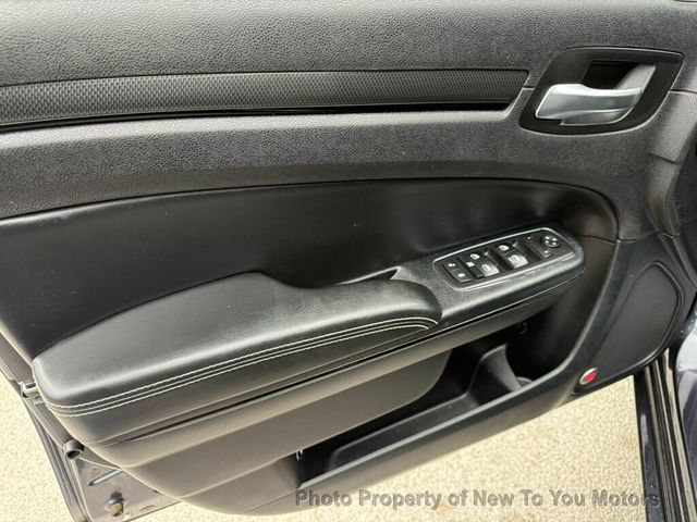 2015 Chrysler 300 4dr Sedan 300S RWD - 23004921 - 17