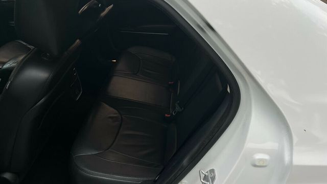 2015 Chrysler 300 4dr Sedan Limited RWD - 22853905 - 10