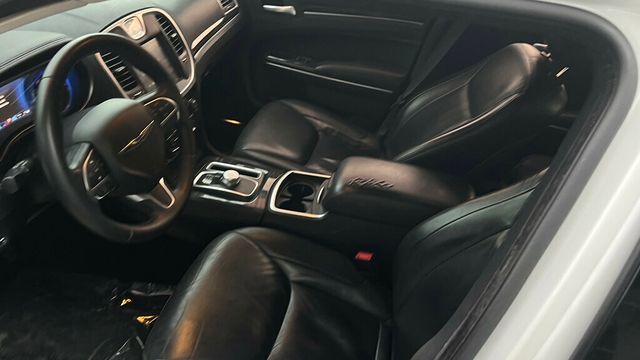 2015 Chrysler 300 4dr Sedan Limited RWD - 22853905 - 14