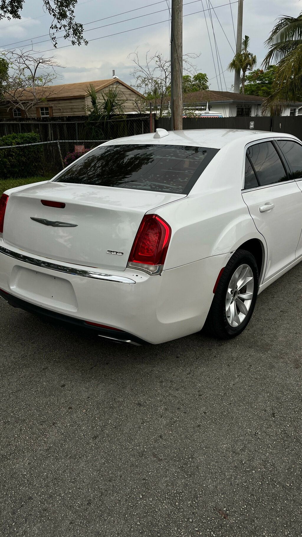 2015 Chrysler 300 4dr Sedan Limited RWD - 22853905 - 2
