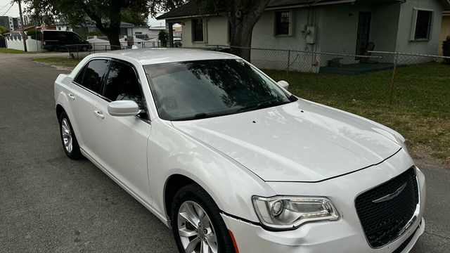 2015 Chrysler 300 4dr Sedan Limited RWD - 22853905 - 5