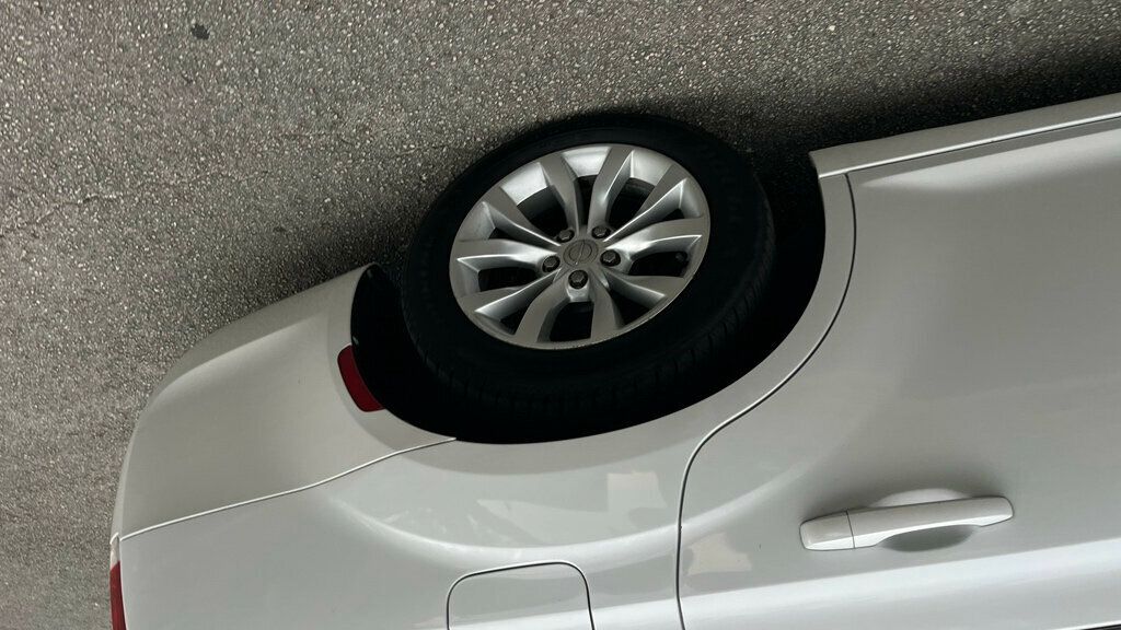 2015 Chrysler 300 4dr Sedan Limited RWD - 22853905 - 6