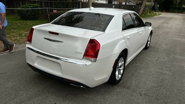 2015 Chrysler 300 4dr Sedan Limited RWD - 22853905 - 7