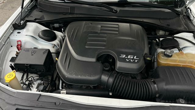 2015 Chrysler 300 4dr Sedan Limited RWD - 22853905 - 8