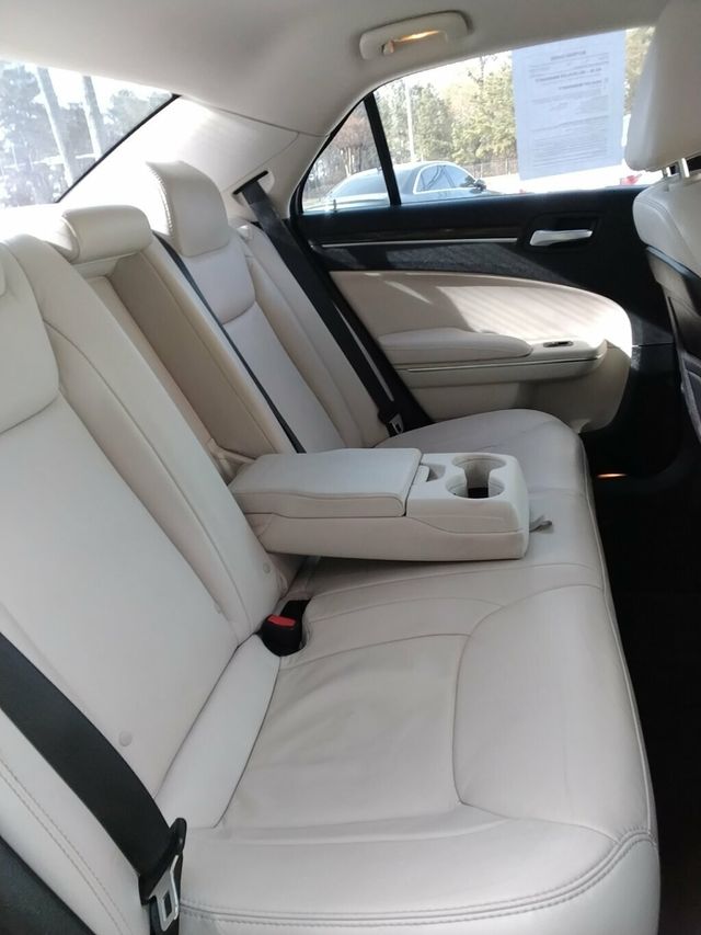 2015 Chrysler 300 4dr Sedan Limited RWD - 23004228 - 10