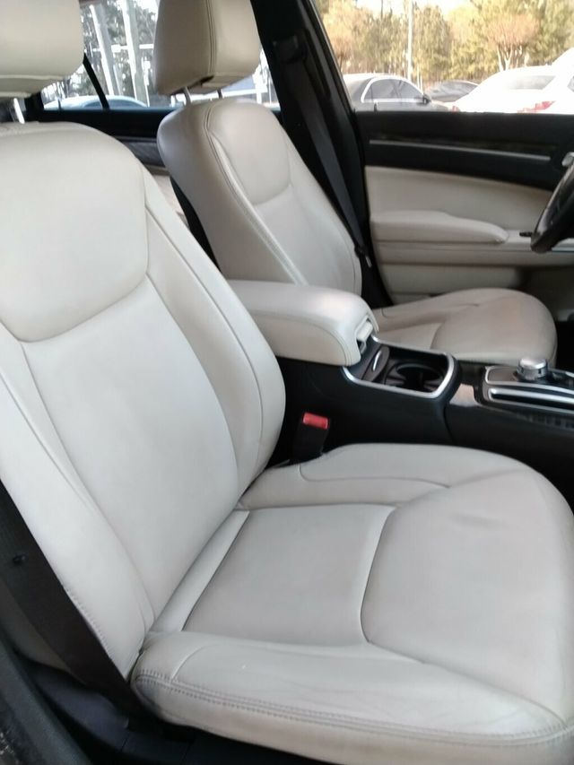 2015 Chrysler 300 4dr Sedan Limited RWD - 23004228 - 11