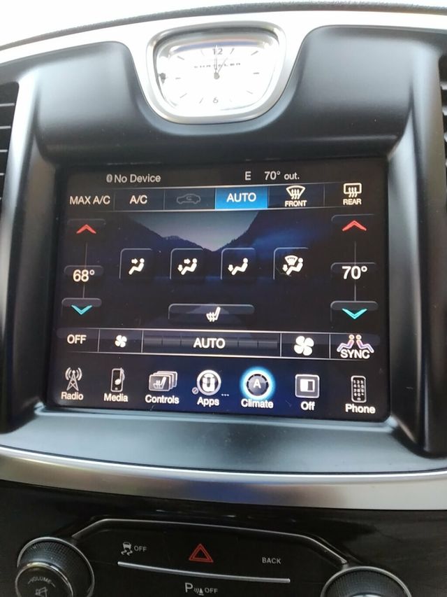 2015 Chrysler 300 4dr Sedan Limited RWD - 23004228 - 17