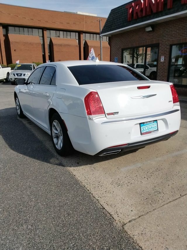 2015 Chrysler 300 4dr Sedan Limited RWD - 23004228 - 1