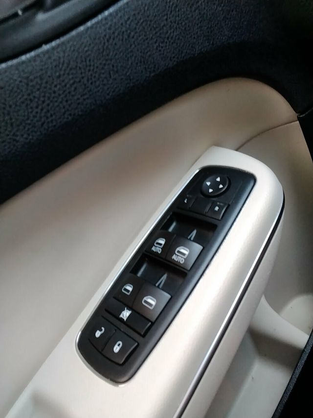 2015 Chrysler 300 4dr Sedan Limited RWD - 23004228 - 23