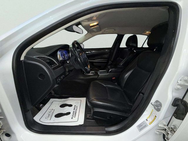 2015 Chrysler 300 4dr Sedan Limited RWD - 22989113 - 12