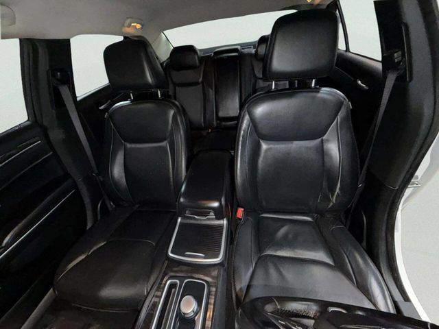 2015 Chrysler 300 4dr Sedan Limited RWD - 22989113 - 17