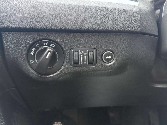 2015 Chrysler 300 4dr Sedan Limited RWD - 22989113 - 34