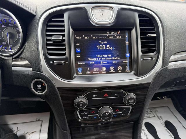 2015 Chrysler 300 4dr Sedan Limited RWD - 22989113 - 35