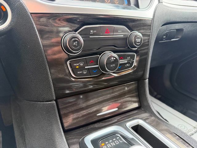 2015 Chrysler 300 4dr Sedan Limited RWD - 22989113 - 45