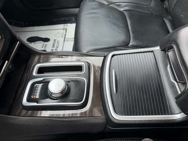 2015 Chrysler 300 4dr Sedan Limited RWD - 22989113 - 47