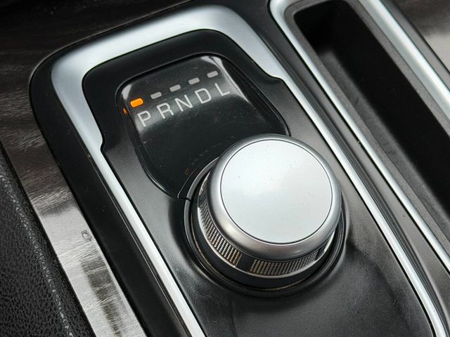 2015 Chrysler 300 4dr Sedan Limited RWD - 22989113 - 48