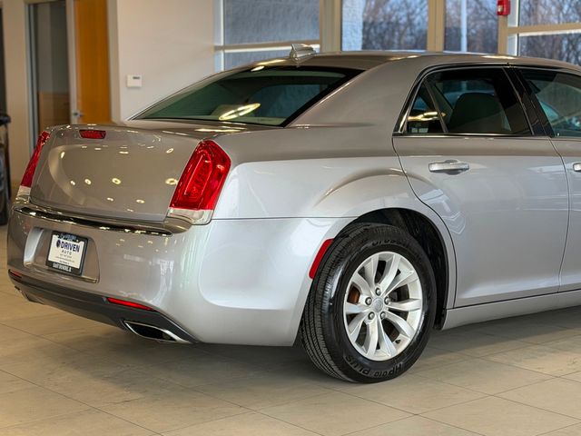 2015 Chrysler 300 4dr Sedan Limited RWD - 22999609 - 10