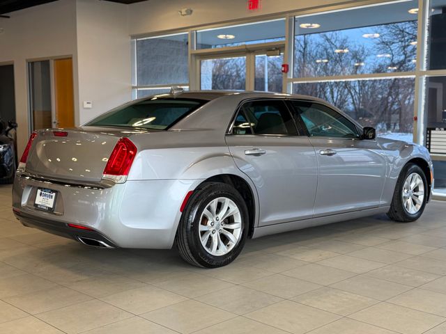 2015 Chrysler 300 4dr Sedan Limited RWD - 22999609 - 11
