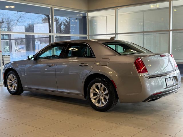 2015 Chrysler 300 4dr Sedan Limited RWD - 22999609 - 13