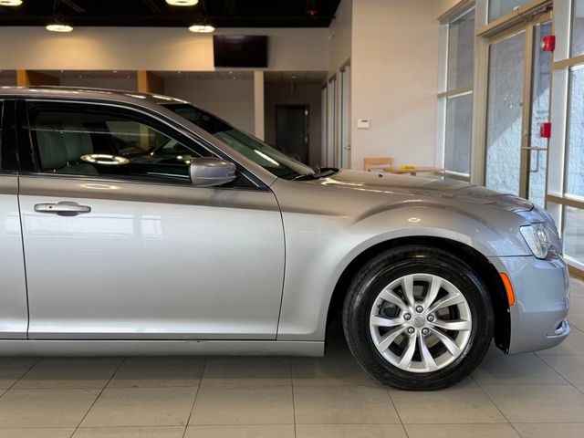 2015 Chrysler 300 4dr Sedan Limited RWD - 22999609 - 15