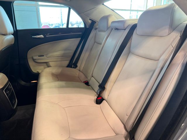 2015 Chrysler 300 4dr Sedan Limited RWD - 22999609 - 19