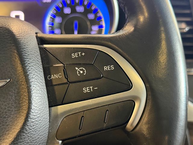 2015 Chrysler 300 4dr Sedan Limited RWD - 22999609 - 25