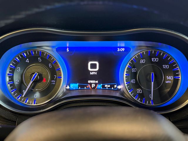 2015 Chrysler 300 4dr Sedan Limited RWD - 22999609 - 26