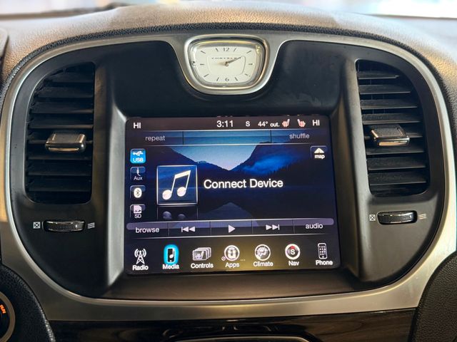 2015 Chrysler 300 4dr Sedan Limited RWD - 22999609 - 30