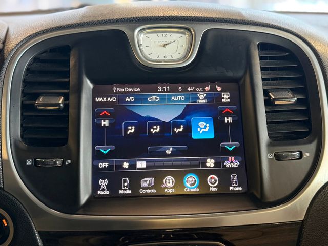 2015 Chrysler 300 4dr Sedan Limited RWD - 22999609 - 31