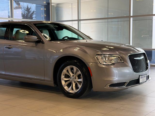 2015 Chrysler 300 4dr Sedan Limited RWD - 22999609 - 4